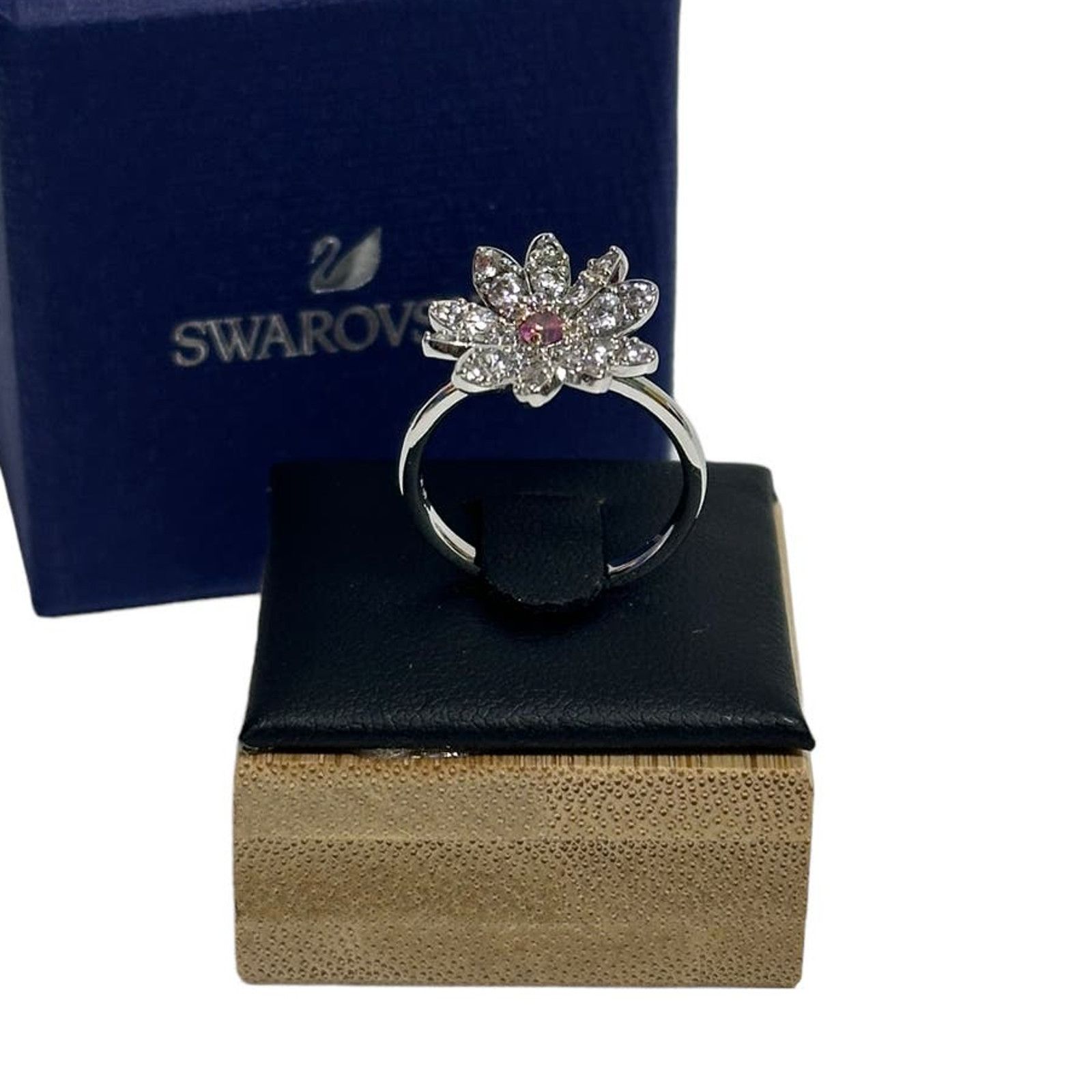 Swarovski Swarovski Eternal Flower ring Flower 58/ 8 USA Size ONE SIZE - 3 Thumbnail