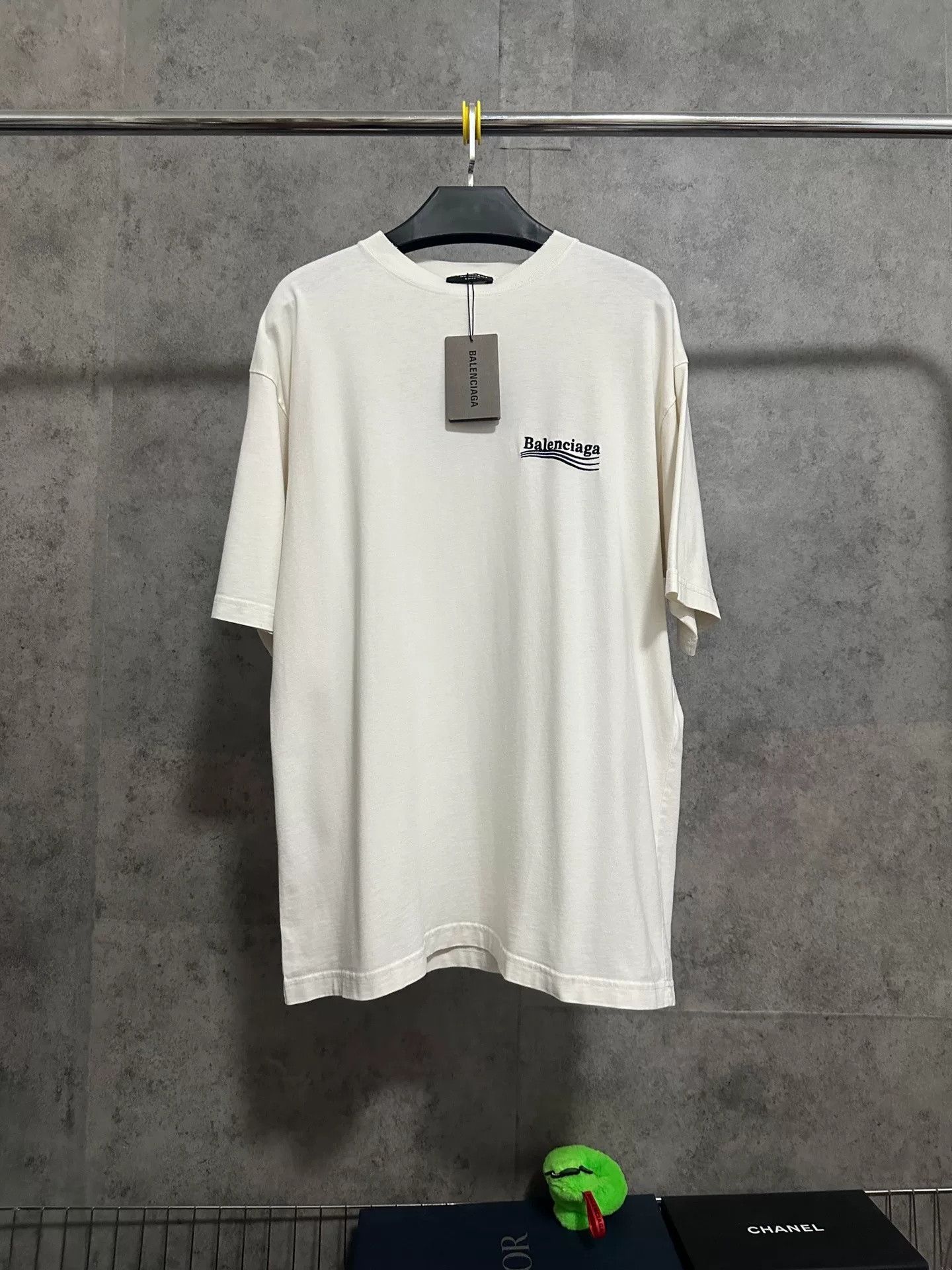 Balenciaga Balenciaga Coca-Cola Wave Embroidered T-shirt Size US S / EU 44-46 / 1 - 1 Thumbnail