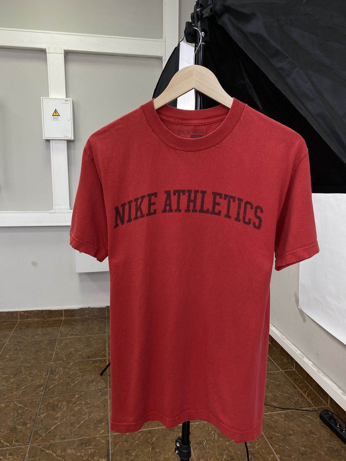 Nike 🇺🇸 Vintage 90s Nike Big Logo T-Shirt Rare Retro Hype Y2K Size US M / EU 48-50 / 2 - 1 Thumbnail