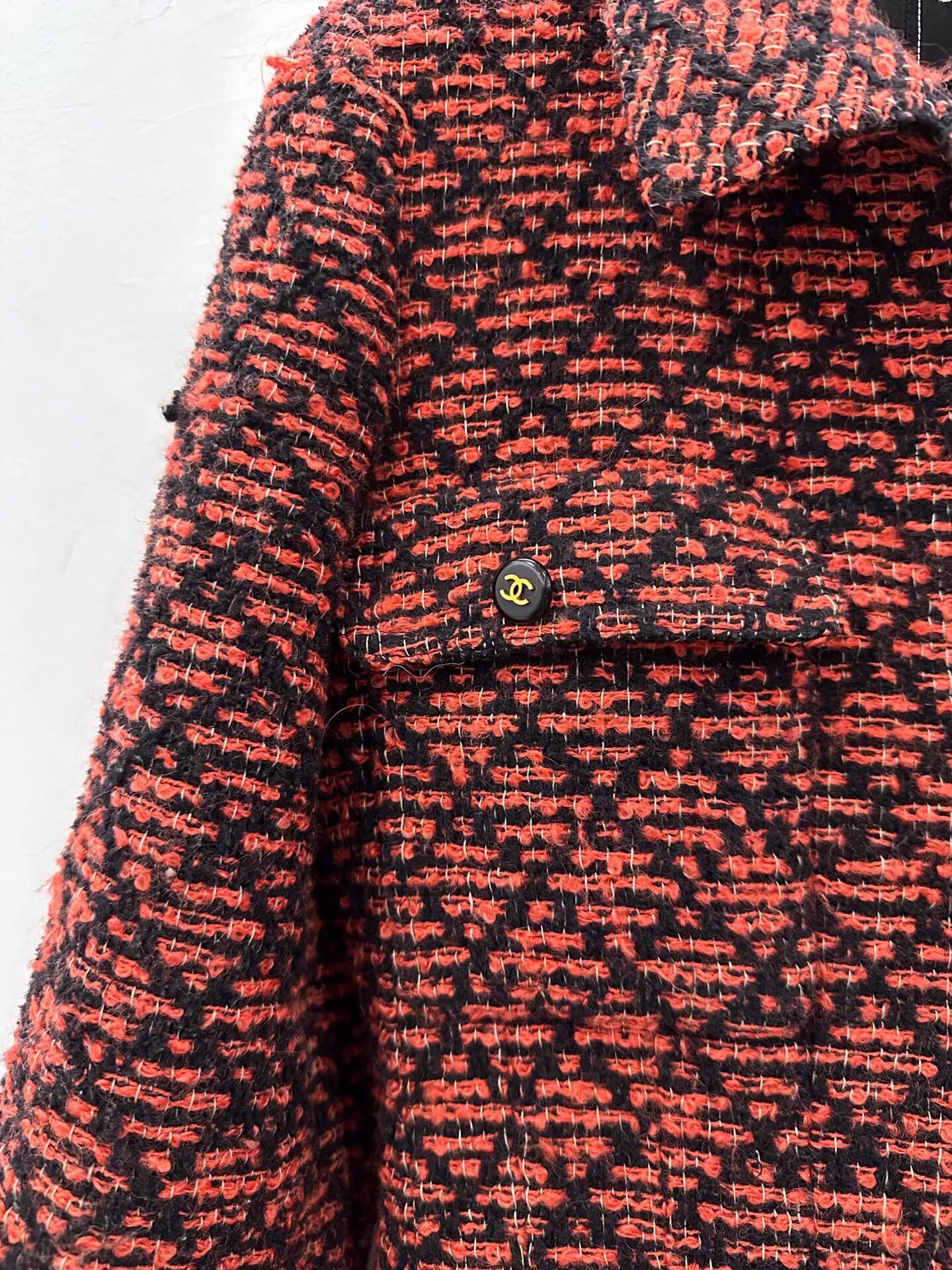 Chanel Chanel women's red tweed CC button cardigan Size S / US 4 / IT 40 - 5 Thumbnail