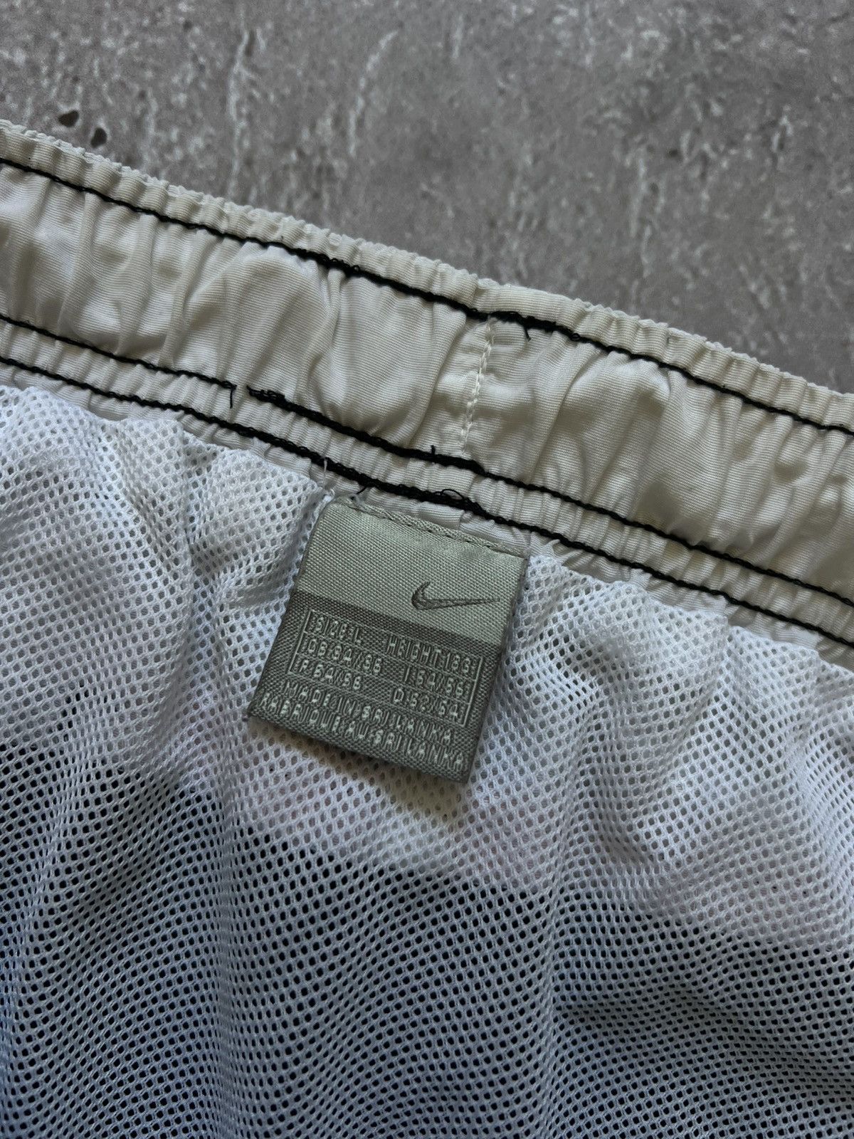 Nike Very Rare Short Nike Vintage Big Logo Size L Y2K Hype Size US 36 / EU 52 - 9 Thumbnail