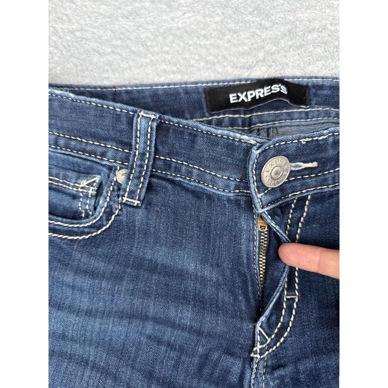 Express Express Denim Shorts Women 4 Blue Cut-Off Raw Hem Stretch Embroidered Pockets 30W Women Shorts Cut-Off Denim Express 4R/4 Regular Black? Size 27" / US 4 / IT 40 - 6 Thumbnail
