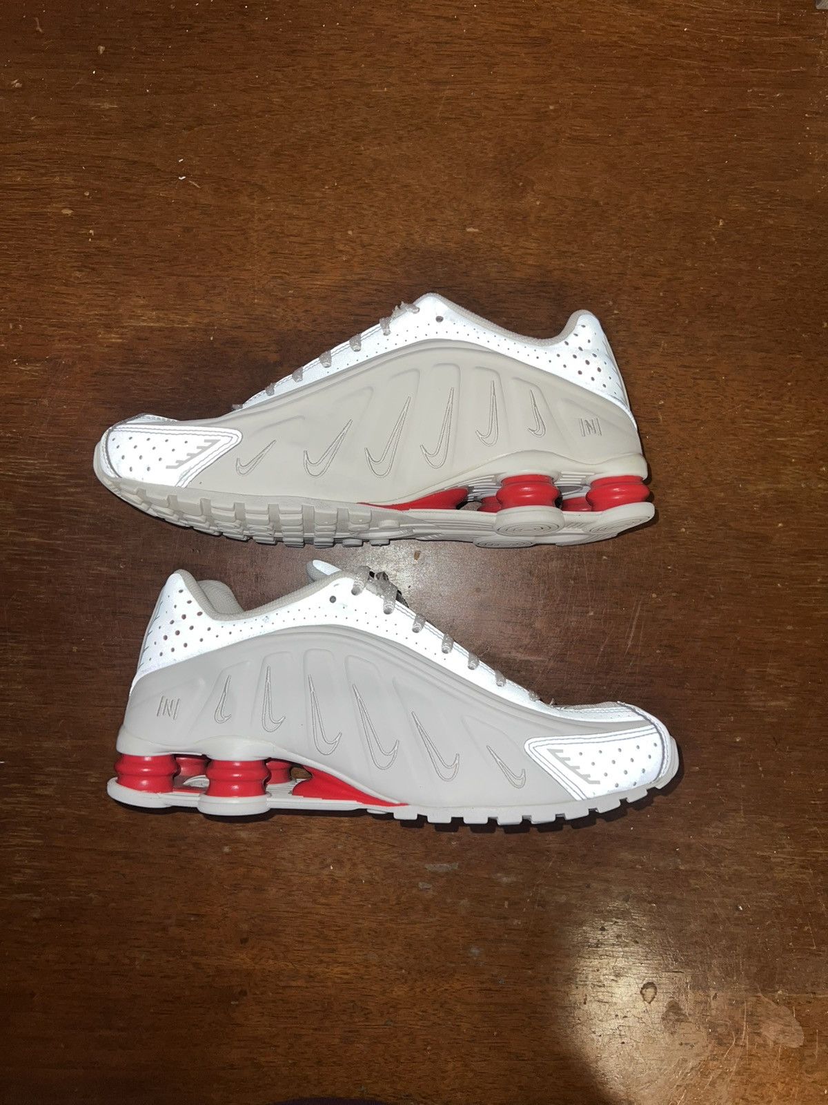 Nike Nike Shox R4 X Neymar JR Platinum Tint size 9 Size US 9 / EU 42 - 2 Thumbnail