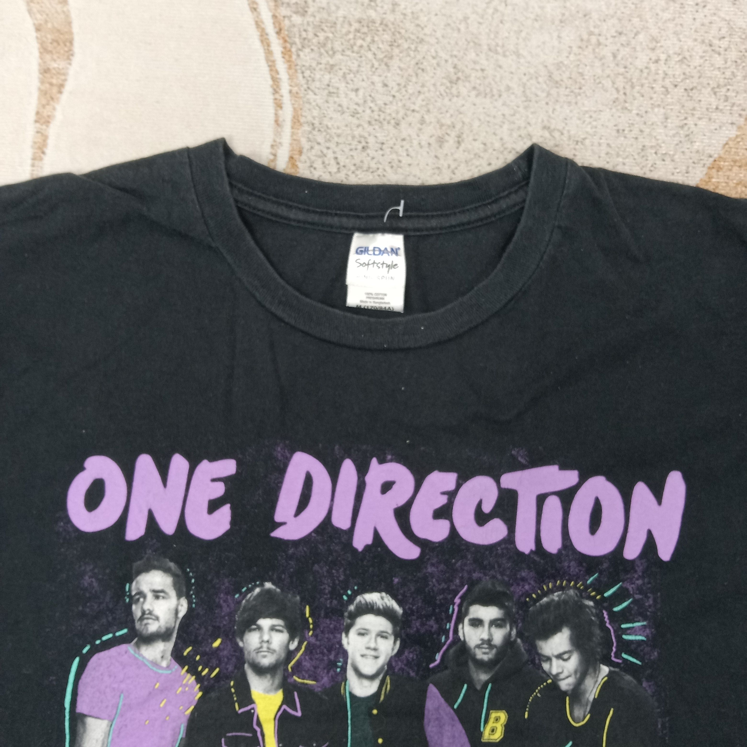 Band Tees One Direction On The Road Again Tour Tshirt C267N54 Size US M / EU 48-50 / 2 - 4 Thumbnail