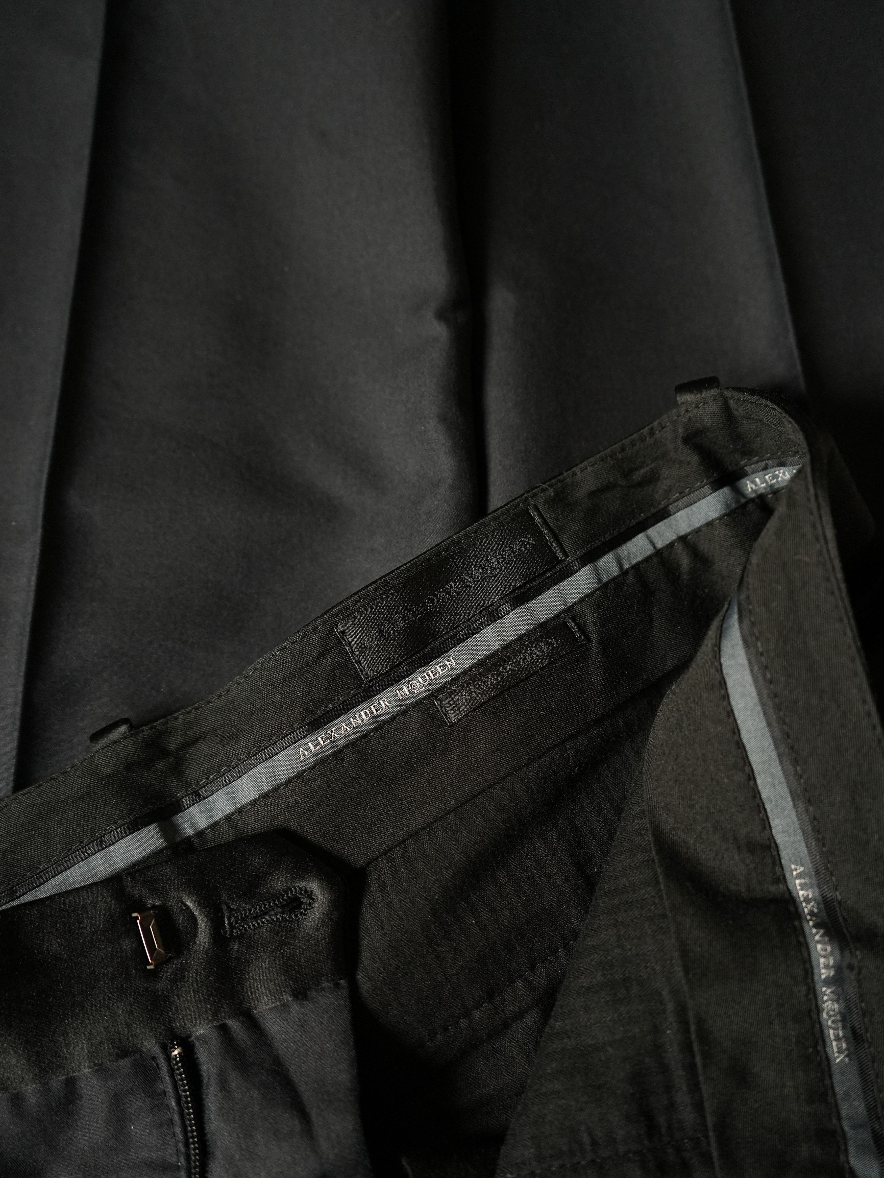 Alexander McQueen S/S 2007 Alexander McQueen RUNWAY Satin Detail Suit Size 52R - 20 Thumbnail