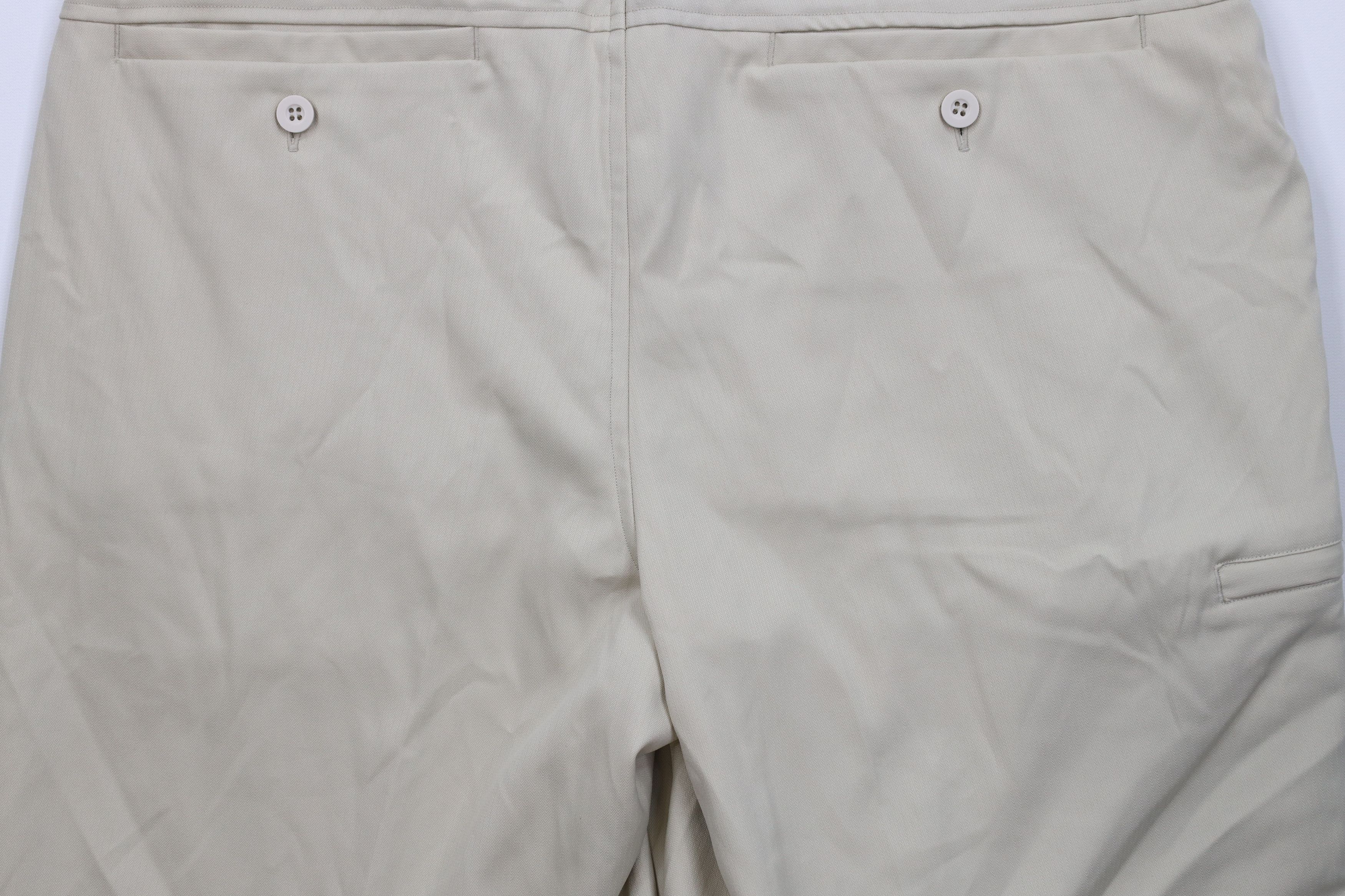 Under Armour Deadstock Vintage Y2K 2005 Under Armour Cargo Shorts Beige Size US 34 / EU 50 - 13 Thumbnail