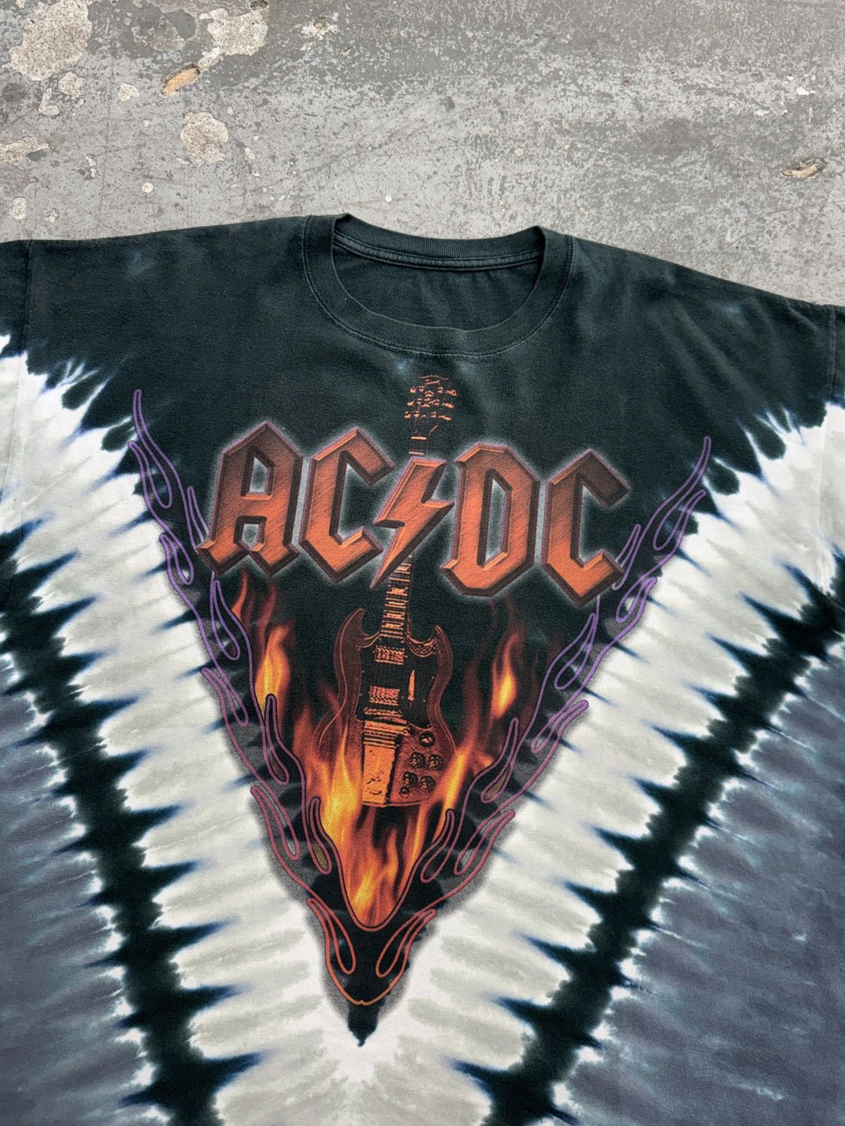 Band Tees Vintage AC/DC Hells Bells Tee Size US XL / EU 56 / 4 - 2 Thumbnail