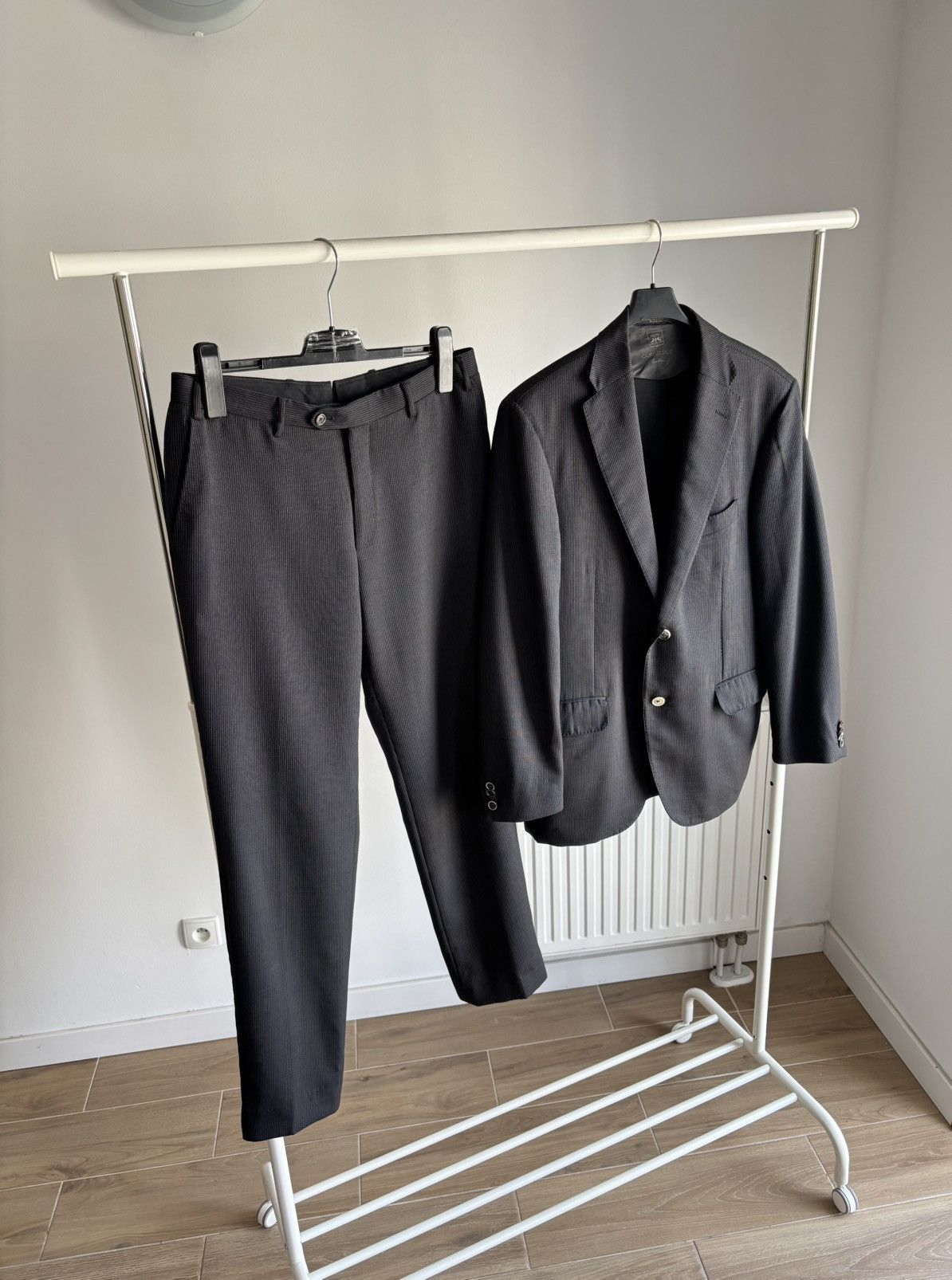 Corneliani Corneliani Leader Black Super 150s Wool Suit Size 40R - 1 Thumbnail