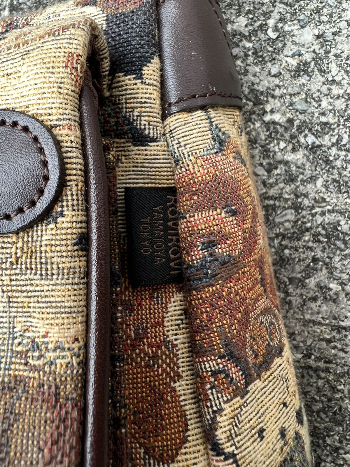 Japanese Brand Vintage Yamatoya Tokyo Ravi Ravi Jacquard Bears Sling Bag Size ONE SIZE - 12 Thumbnail