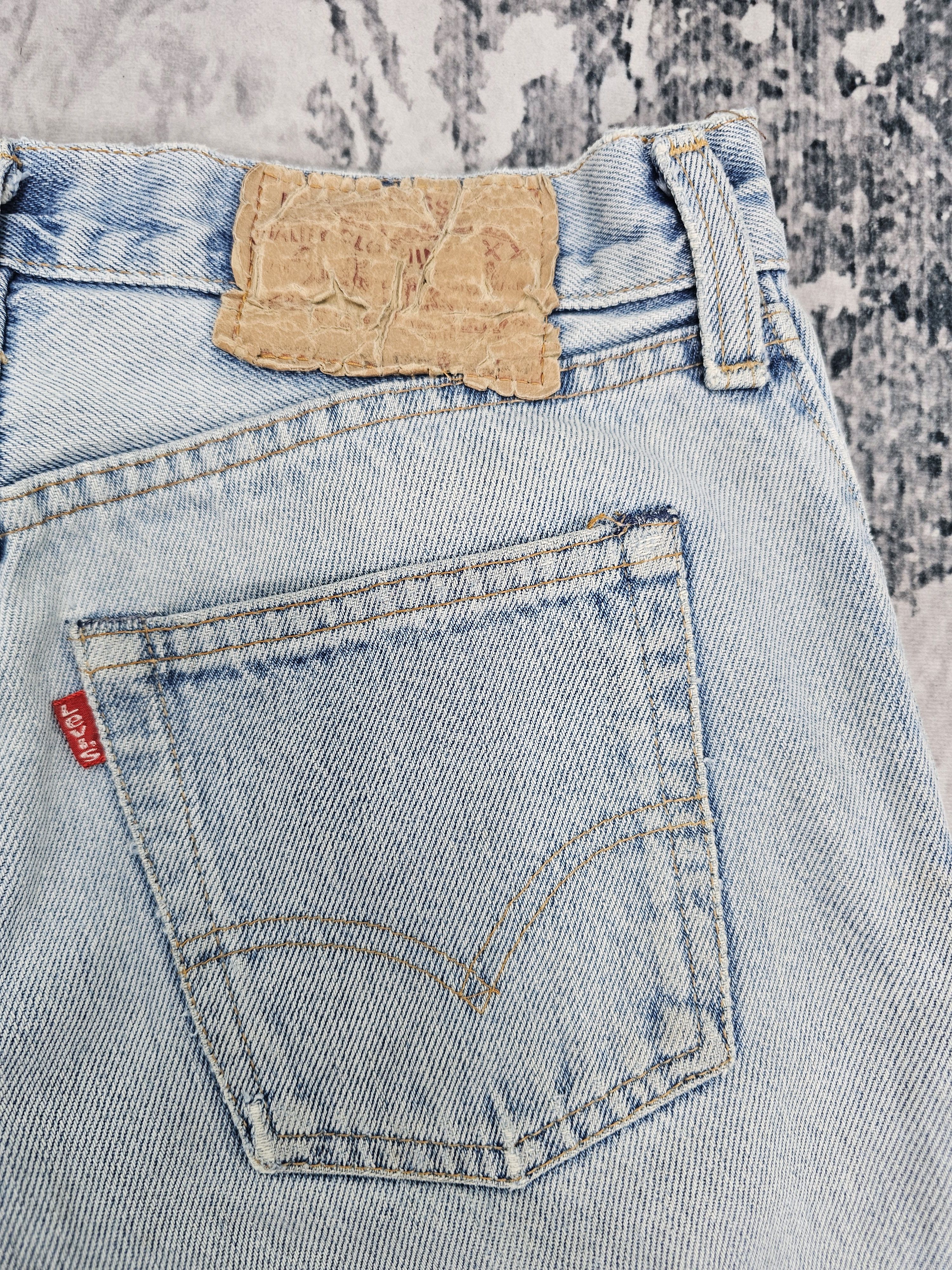 Levi's Vintage Clothing Vtg 90's LEVIS 501 Light Blue Jeans Made In USA L0539 Size US 28 / EU 44 - 10 Thumbnail
