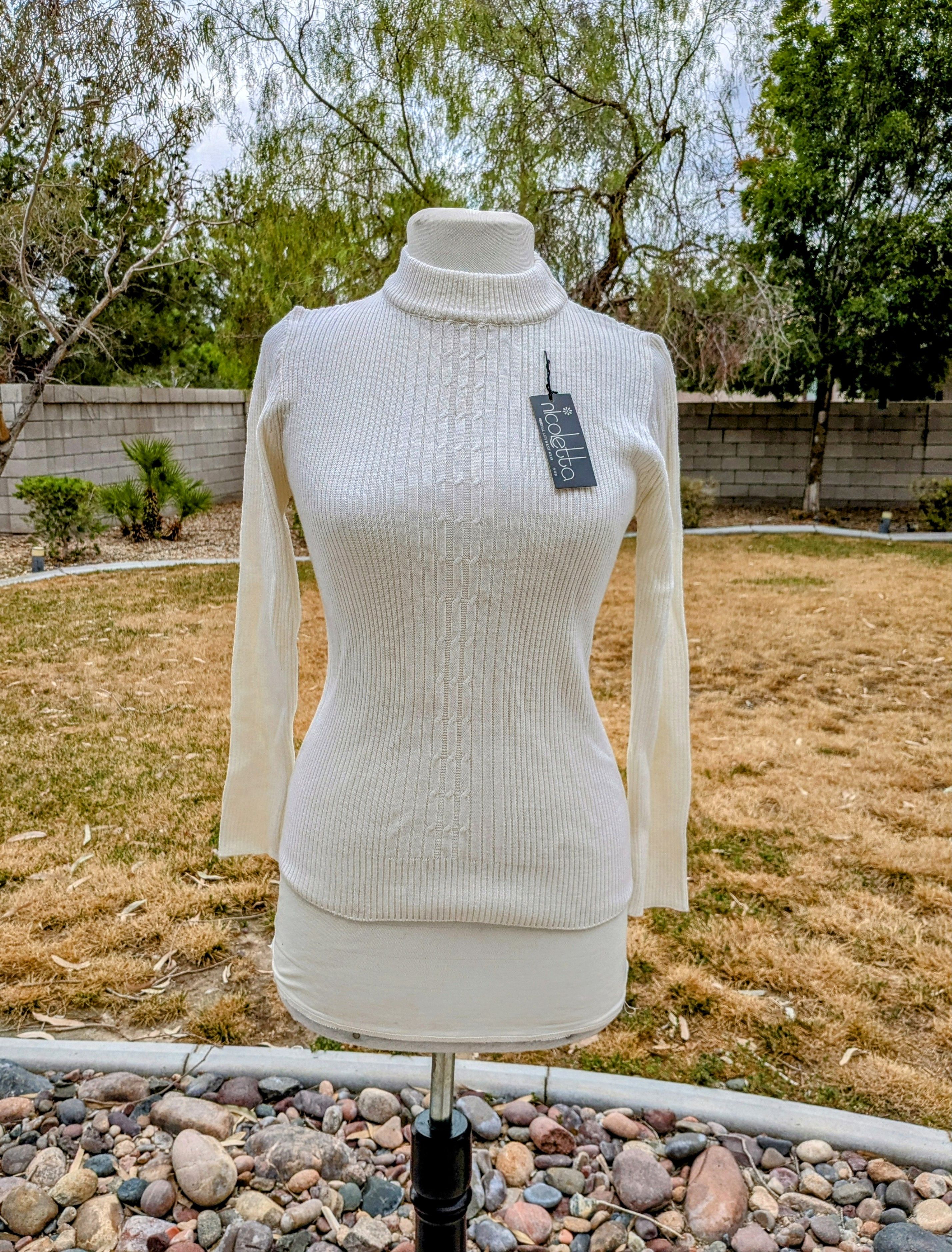 Vintage VTG Ladies Nicoletta Ribbed Knit Turtleneck L/S Fitted Top Size M / US 6-8 / IT 42-44 - 1 Thumbnail