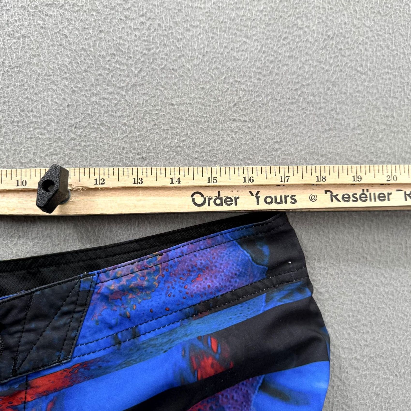 Oakley Oakley Board Shorts Mens 34 Blue Abstract Stripe Swim Trunks Pocket Surf Beach Boardshorts Mens 34 Blue Abstract Stripe Size US 34 / EU 50 - 4 Thumbnail