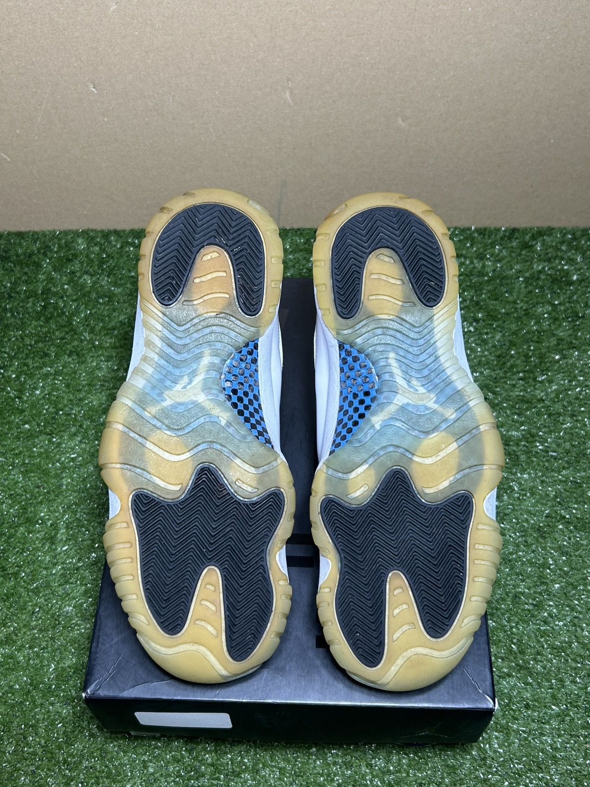 Jordan Brand Jordan 11 low Legend Blue Size US 10 / EU 43 - 9 Thumbnail
