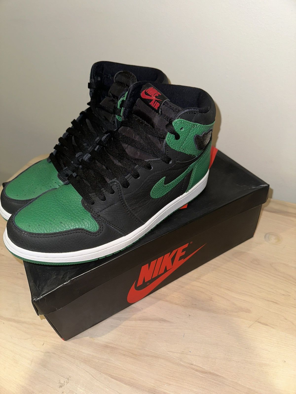 Jordan Brand × Nike Jordan 1 Retro High Pine Green Size US 10.5 / EU 43-44 - 1 Thumbnail