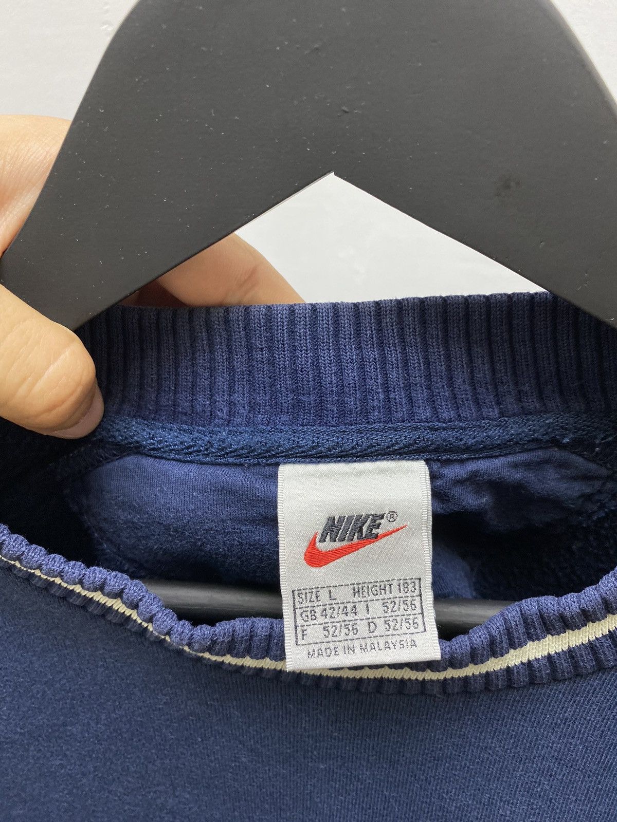 Vintage Y2K Nike 90s Big Center Logo Swoosh Sweatshirt Size US L / EU 52-54 / 3 - 14 Thumbnail