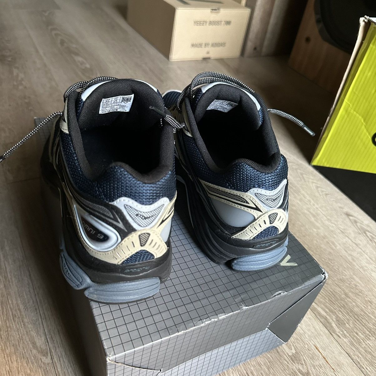 Saucony Saucony Omni 9 Winter Tech Pack Size US 8.5 / EU 41-42 - 5 Thumbnail