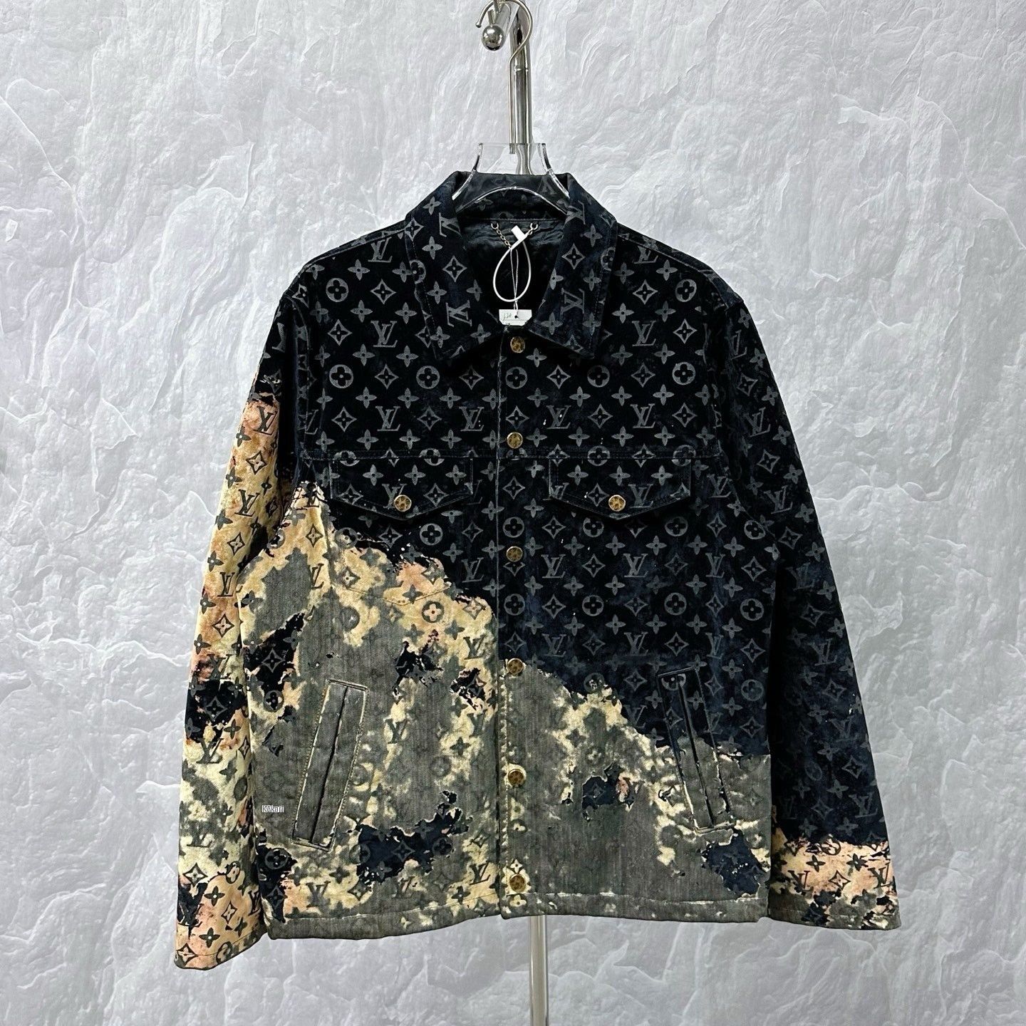 Louis Vuitton Louis Vuitton SS24 Fiery Cloud Denim Jacket Size US L / EU 52-54 / 3 - 1 Thumbnail
