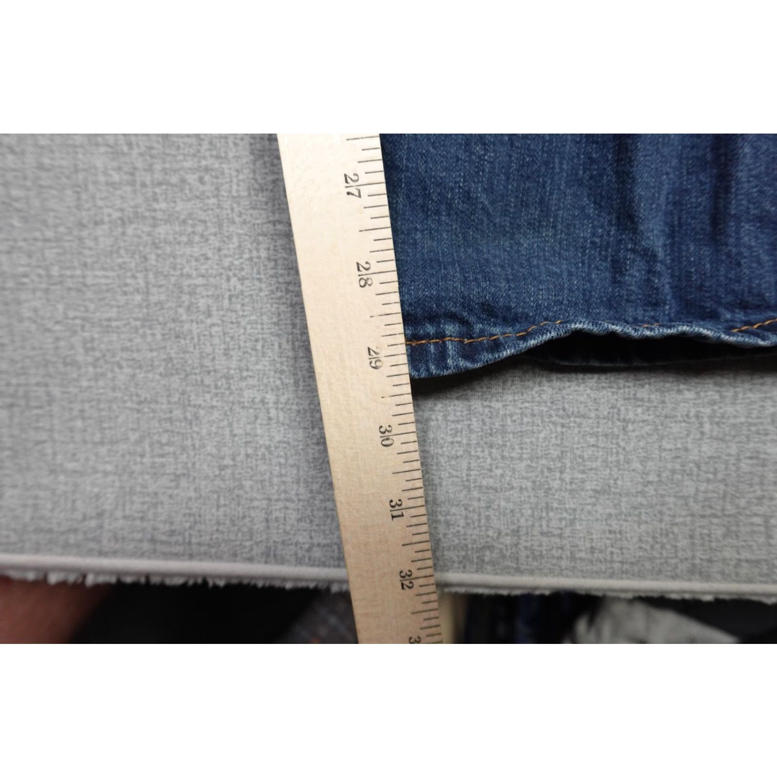 Levi's Levi's 559 Jeans Mens 30x30 Blue Denim Straight Leg 5-Pocket Zip Fly N/A Size US 30 / EU 46 - 6 Thumbnail