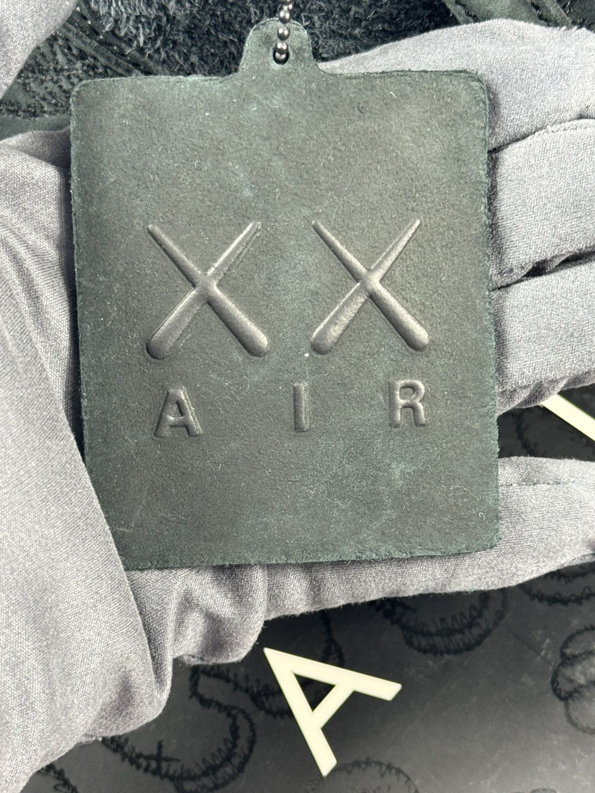 Jordan Brand × Kaws JORDAN 4 x KAWS SNEAKERS Size US 10 / EU 43 - 6 Thumbnail