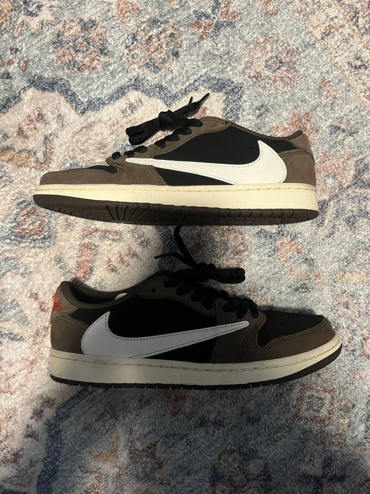 Nike × Travis Scott Travis Scott Jordan 1 Low “Mocha” Size US 8.5 / EU 41-42 - 2 Thumbnail