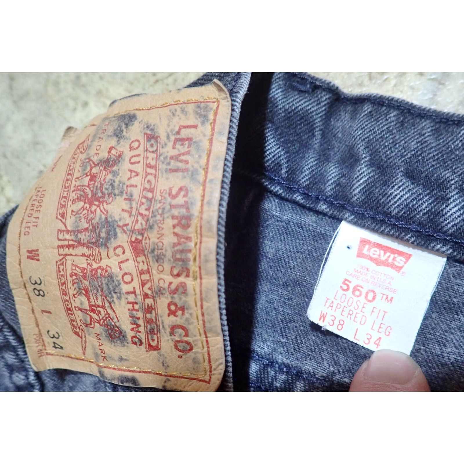 Levi's VINTAGE Levi's 560 Relaxed Fit Jeans 38x31 Black Denim | 90s USA Classic Men's Tapered Relaxed Fit, Dark Wash, Made in USA Size US 38 / EU 54 - 4 Thumbnail