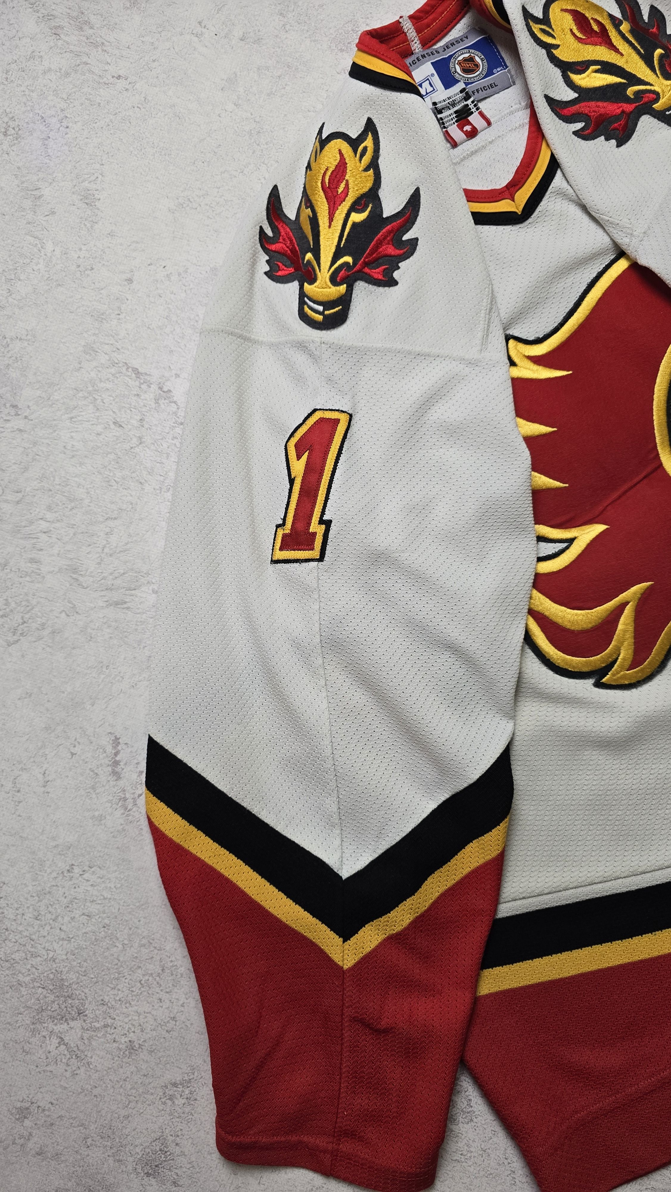 Ccm VTG CCM Air-Knit Calgary Flames Dolan #1 NHL Hockey Jersey Size US M / EU 48-50 / 2 - 14 Thumbnail