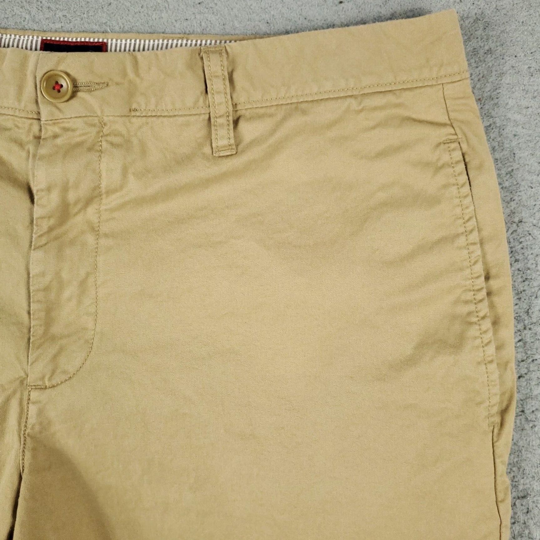 UNTUCKit VINTAGE UNTUCKit Men's Shorts Size 36 Beige Casual Chino Flat Front Cotton Size US 36 / EU 52 - 3 Thumbnail