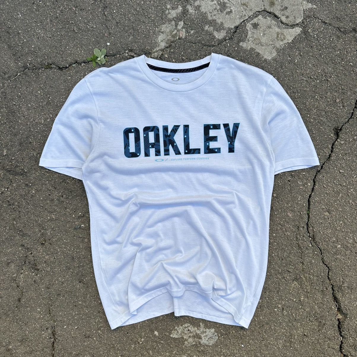 Oakley × Vintage Vintage Oakley T-shirts Big Logo Y2K Style USA 90s Size US M / EU 48-50 / 2 - 1 Thumbnail