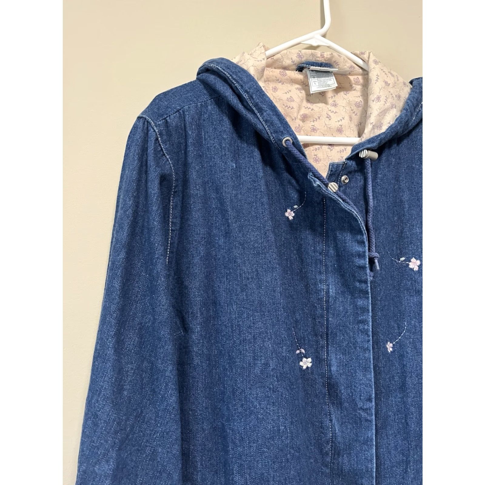 Disney VINTAGE Disney Winnie The Pooh Denim Jacket Full Zip Hood Women’s Large Jacket Blue 90s Cartoon Classic Embroidered Logo Button Womens Size L / US 10 / IT 46 - 5 Thumbnail