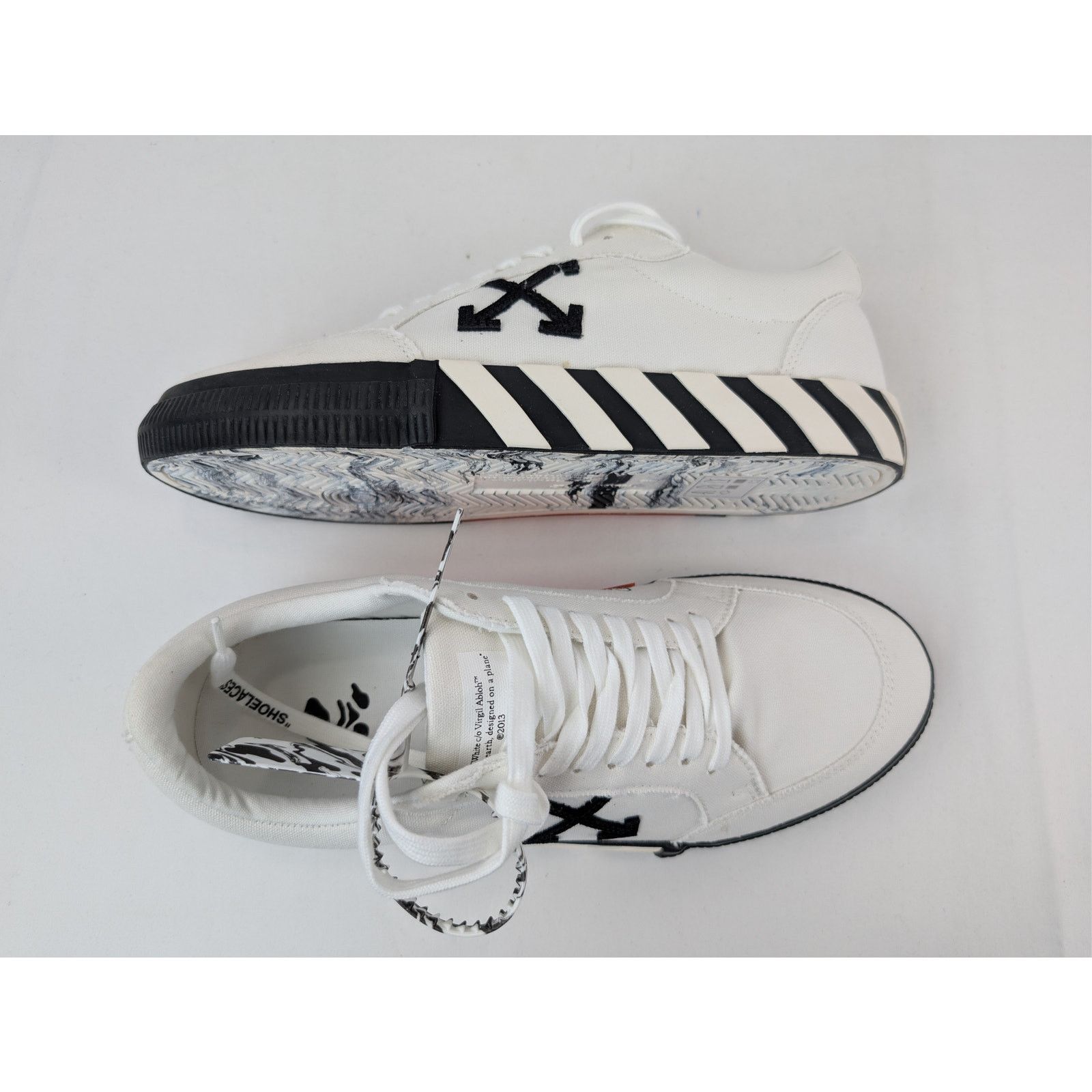 Off-White o1rshd1 Low Vulcanized Canvas Sneakers in White / Black Size US 12 / EU 45 - 1 Thumbnail