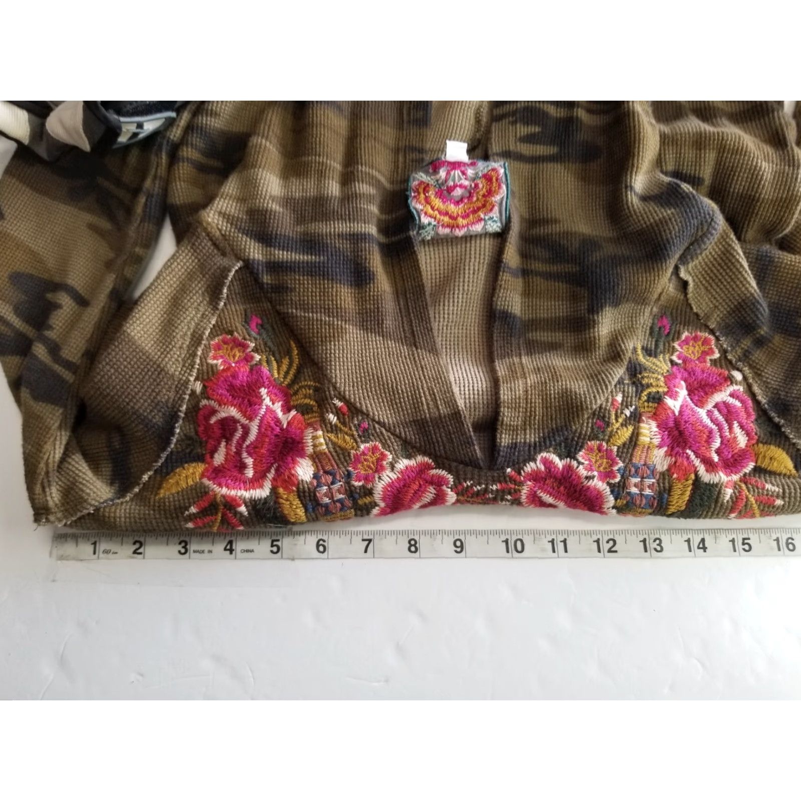 Johnny Was VINTAGE Johnny Was Women's Pullover Hoodie Camouflage Green Embroidered Thermal Axton Floral XS Size XS / US 0-2 / IT 36-38 - 3 Thumbnail
