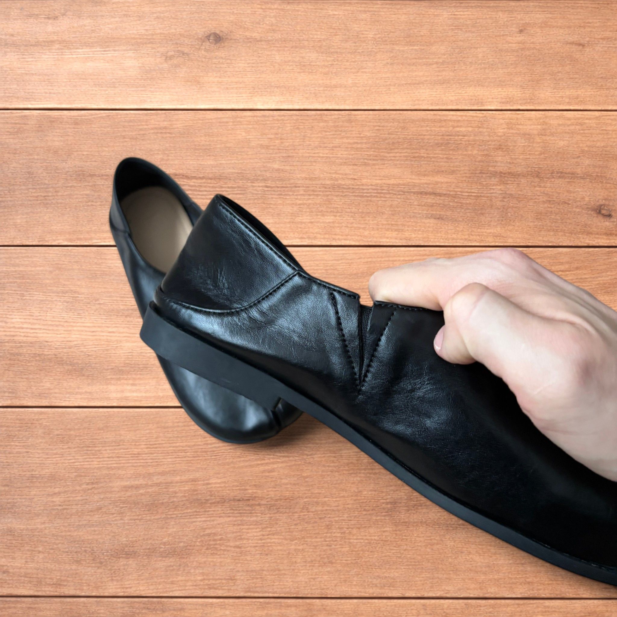 Japanese Brand Vintage style faux leather tabi split toe shoes in black. Size US 9 / IT 39 - 8 Thumbnail