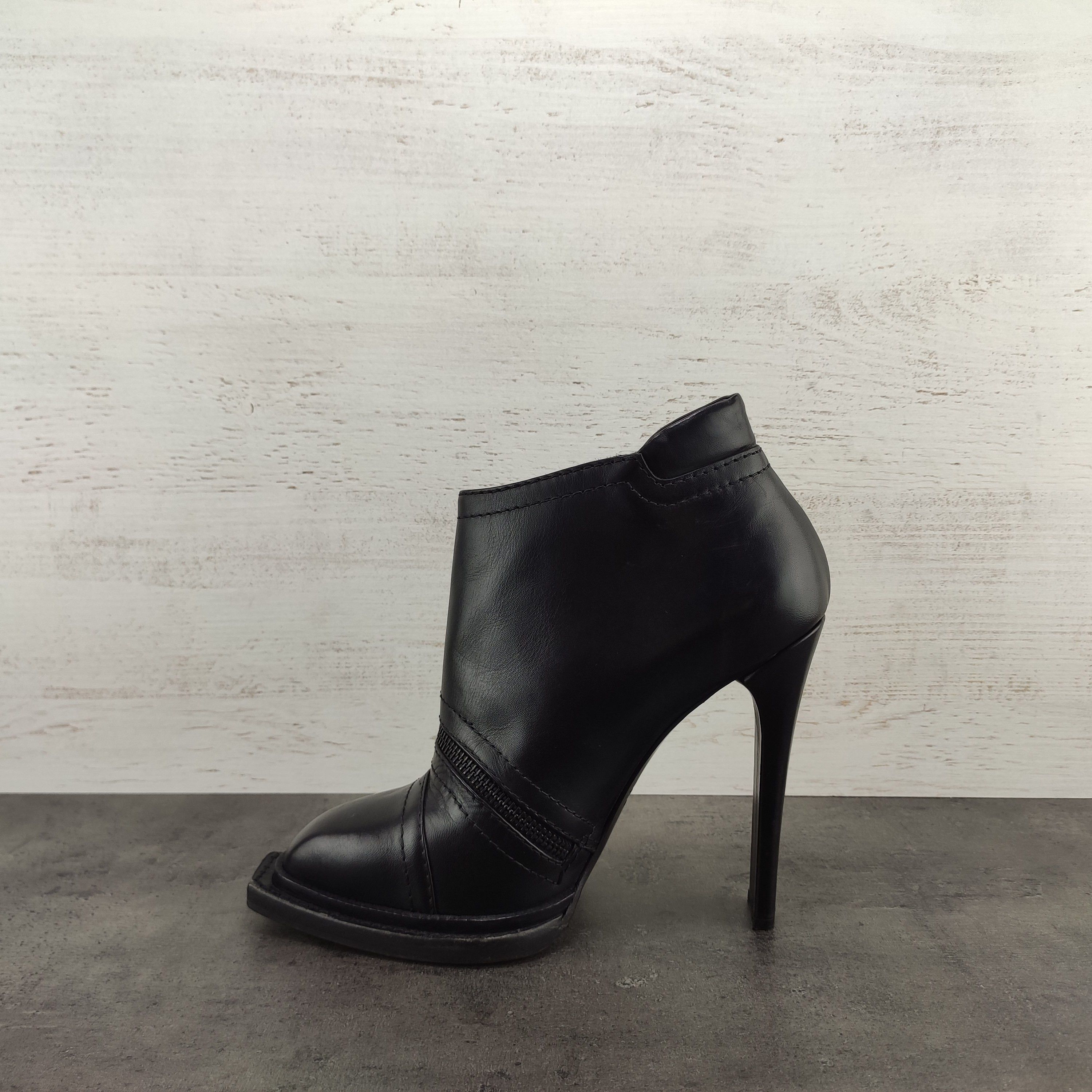 Alexander McQueen Alexander McQueen Black Leather Boots Sz 38 Size US 8 / IT 38 - 2 Thumbnail
