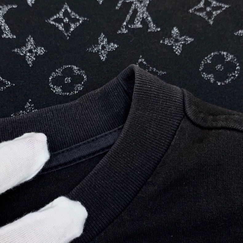 Louis Vuitton Louis Vuitton 23 black logo gilt full print cotton crew ne Size US XL / EU 56 / 4 - 9 Thumbnail