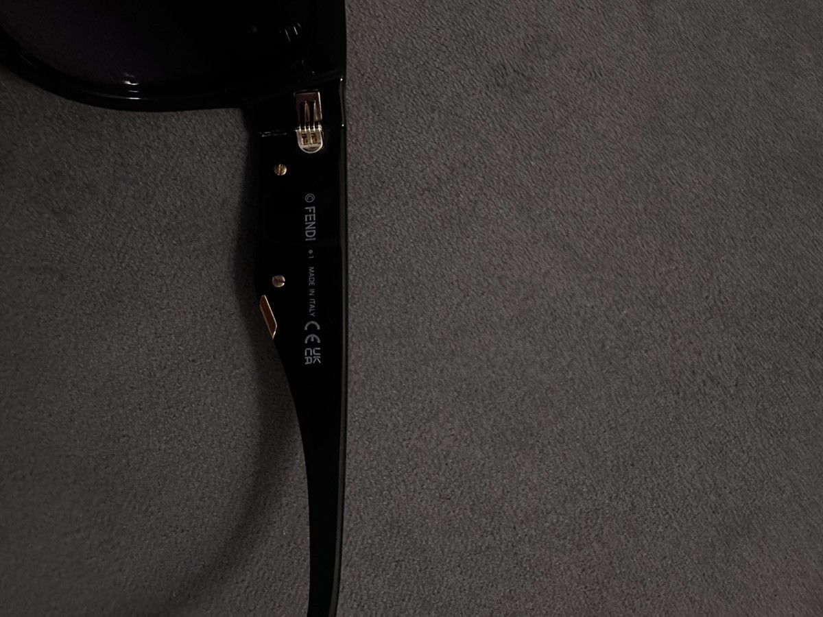 Fendi Fendi Cat Eye Sunglasses Black Gold Logo Size ONE SIZE - 3 Thumbnail