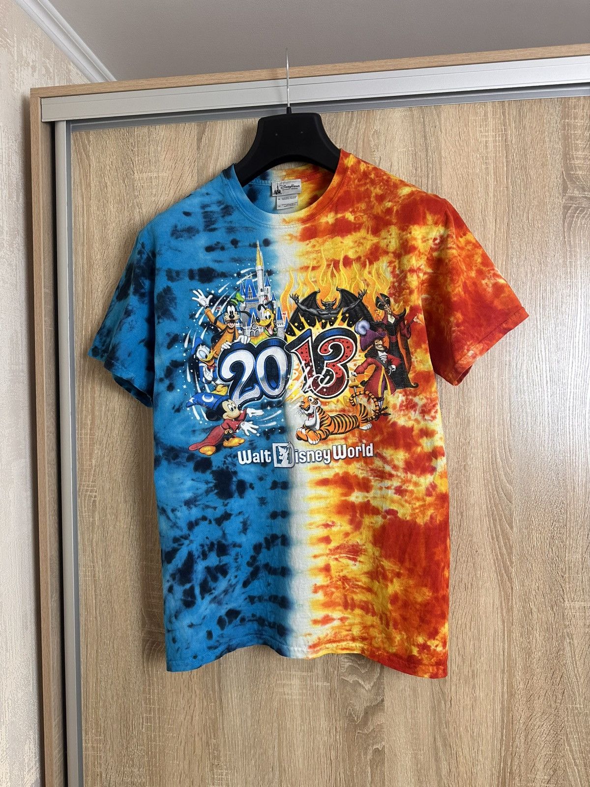 Vintage 🔥 Vintage Walt Disney World Fire and Ice T Shirt Cartoon Y2K Size US M / EU 48-50 / 2 - 1 Thumbnail