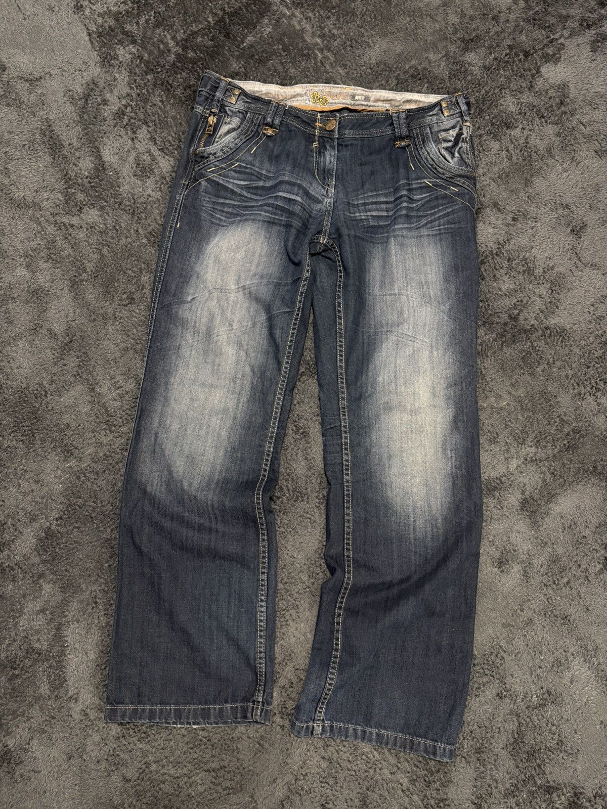 Japanese Brand Vintage Rare Washed Denim Distressed Y2K Baggy Jeans Size US 34 / EU 50 - 1 Thumbnail