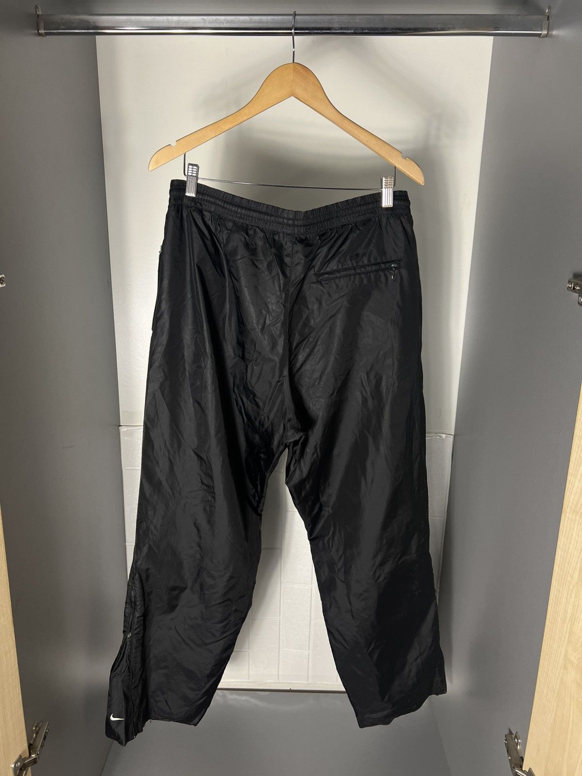 Nike × Vintage VERY RARE NIKE NYLON SWEATPANTS SWOOSH DRILL JAPAN STYLE 90s Size US 32 / EU 48 - 11 Thumbnail