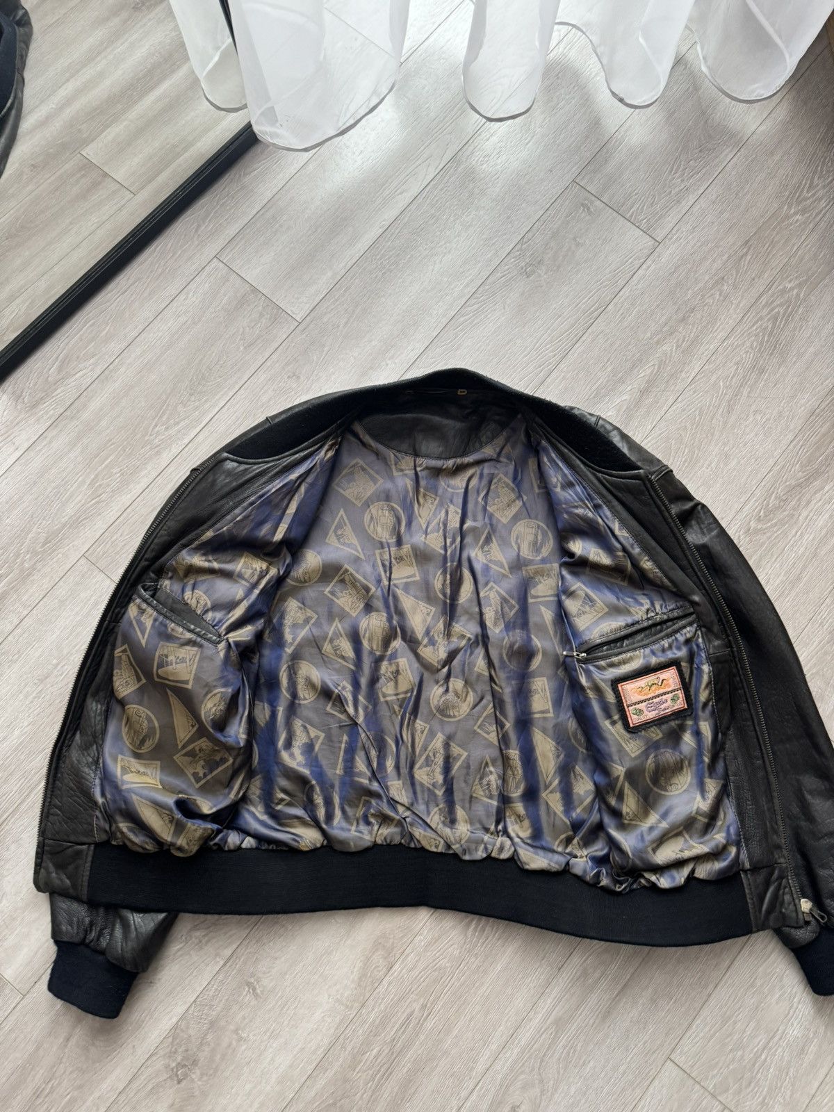 Vintage Vintage Leather Bomber Jacket With Straps A226 Size US L / EU 52-54 / 3 - 8 Thumbnail