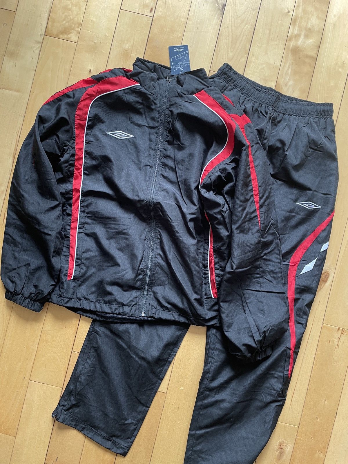 Retro Tracksuit UM003