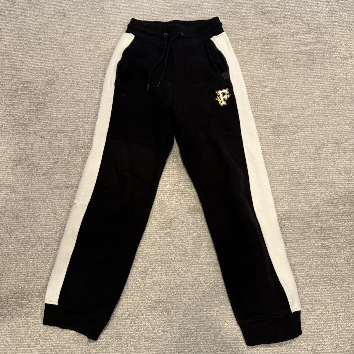 Fenty × Puma Rihanna FENTY x Puma Black Varsity F Logo Sweatpants Size XS Size 26" / US 2 / IT 38 - 1 Thumbnail