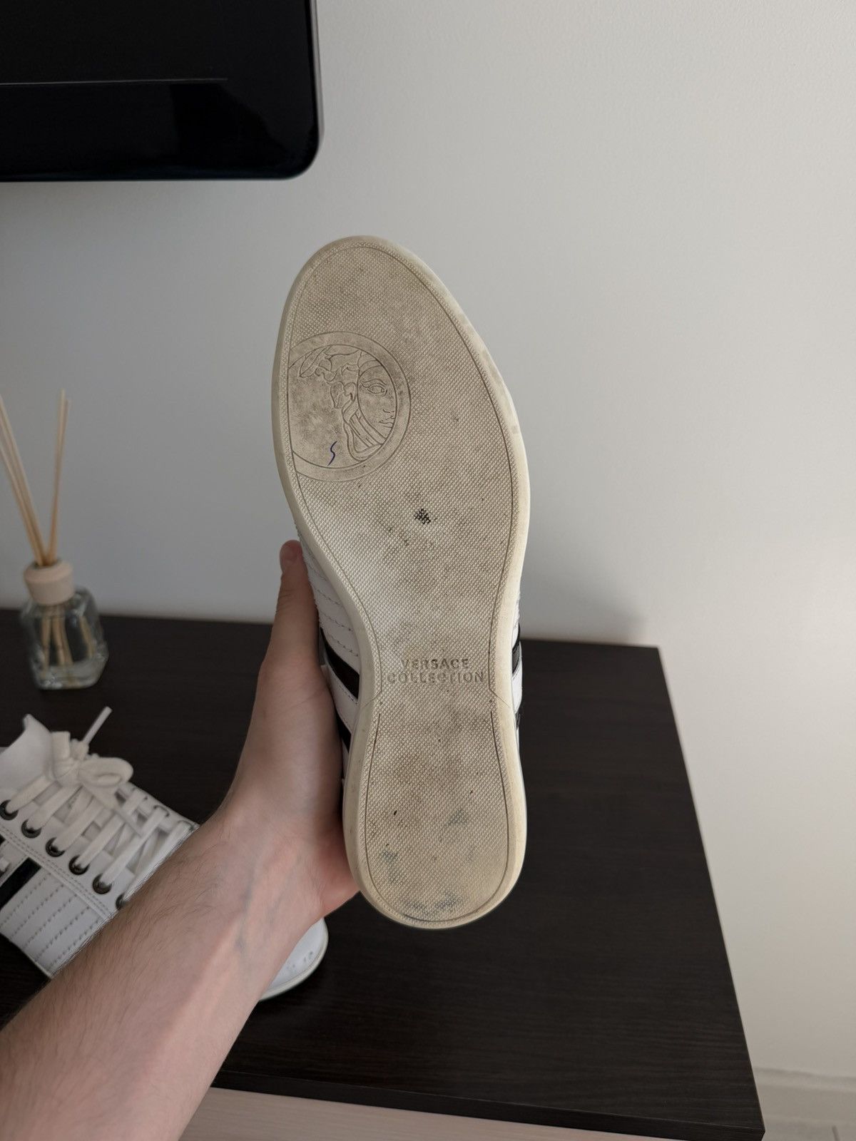 Versace VERSACE COLLECTION Baskets Blanc Pour Homme lace-up shoes Size US 7 / EU 40 - 18 Thumbnail