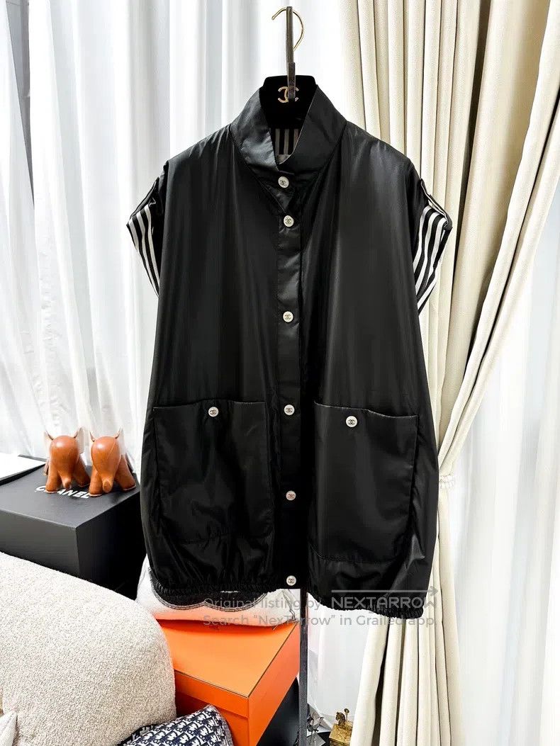 Chanel Chanel 24M coco beach series black inner patch black and w Size M / US 6-8 / IT 42-44 - 1 Thumbnail