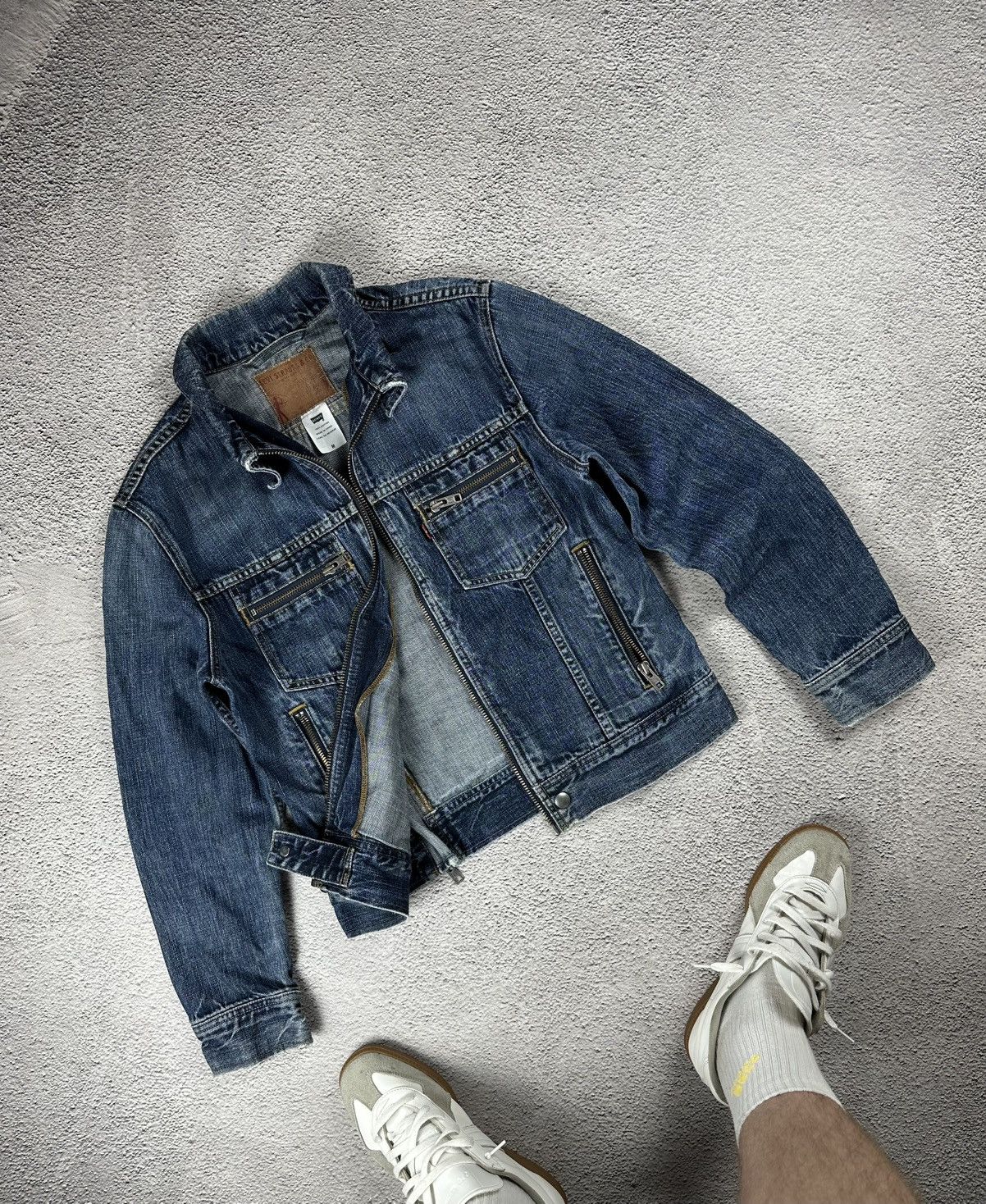 Levi's Vintage Clothing Vintage Levi’s Woman’s Denim Jean 90s Jacket Faded Style Size M / US 6-8 / IT 42-44 - 1 Thumbnail