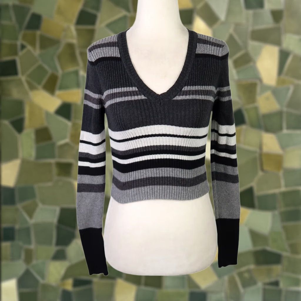 Brandy Melville Brandy Melville Grey Striped Rib Knit Long Sleeve Crop Sweater Size S / US 4 / IT 40 - 1 Thumbnail