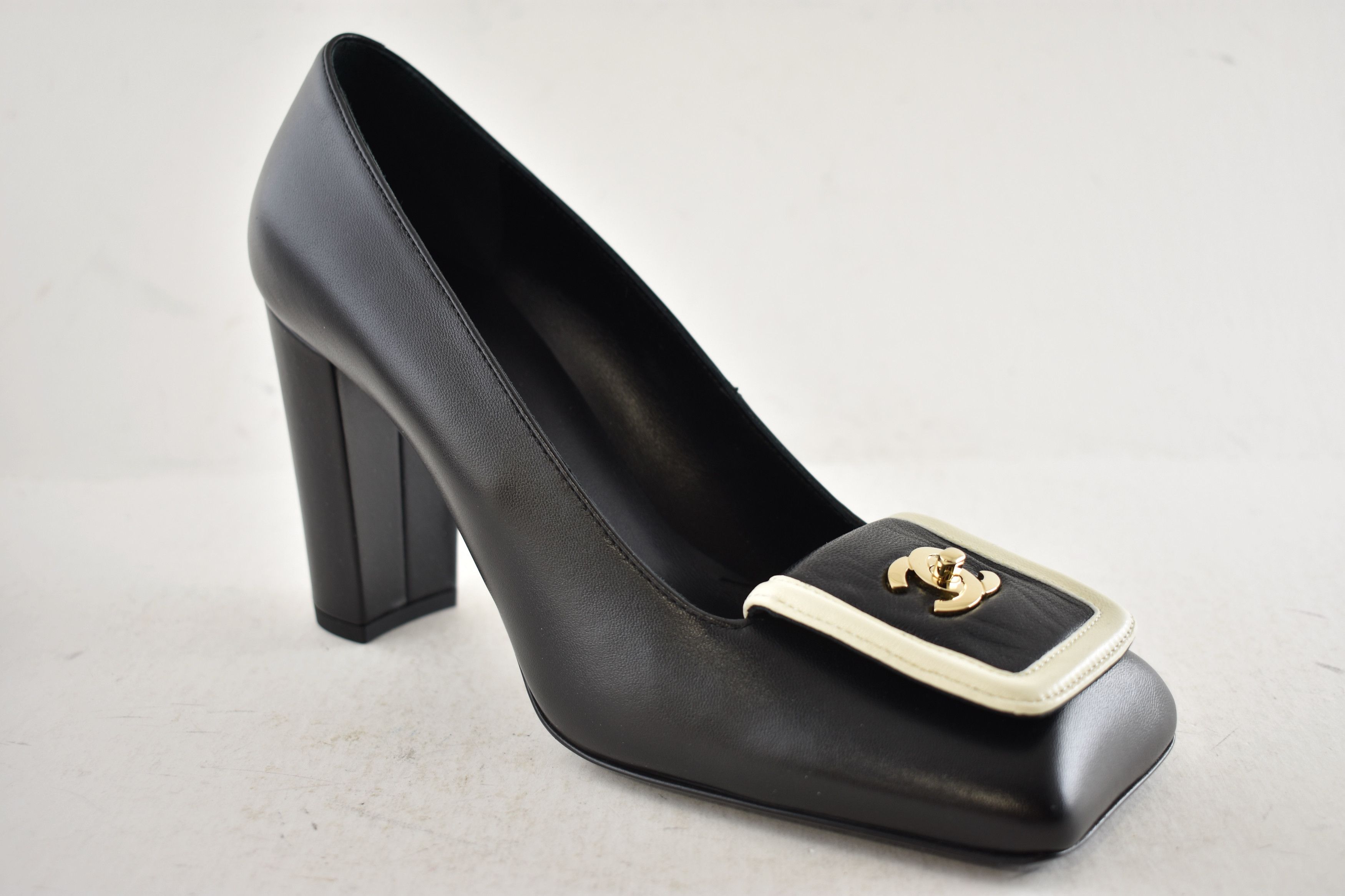 Chanel 26S Blazy White Square Toe Turnlock CC Block Heel Pump 40 Size US 10 / IT 40 - 5 Thumbnail