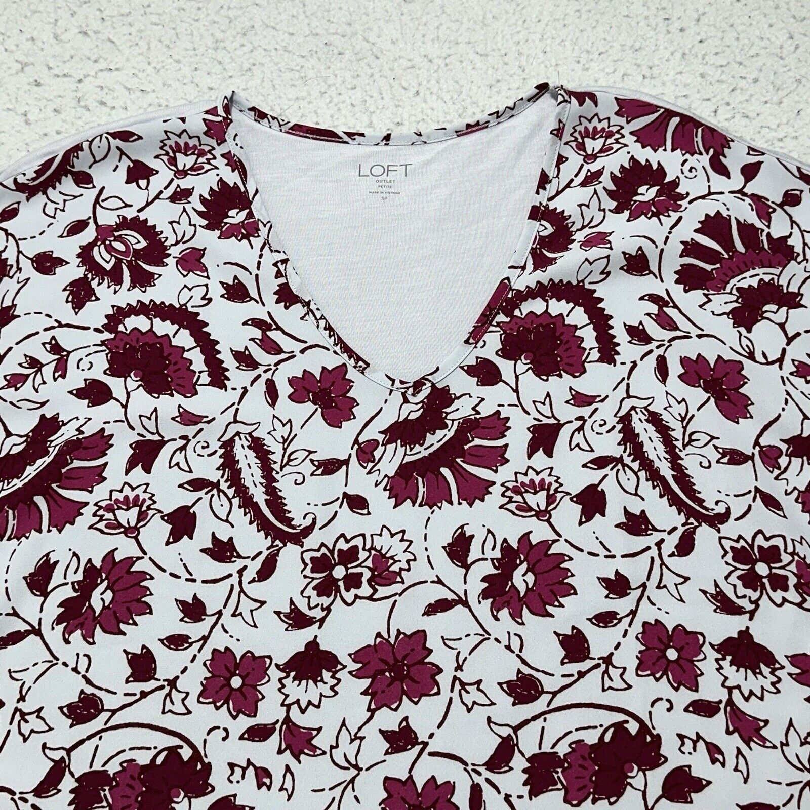 Loft LOFT Outlet Women's Petite Small V-Neck Top Knit + Woven Size S / US 4 / IT 40 - 2 Thumbnail