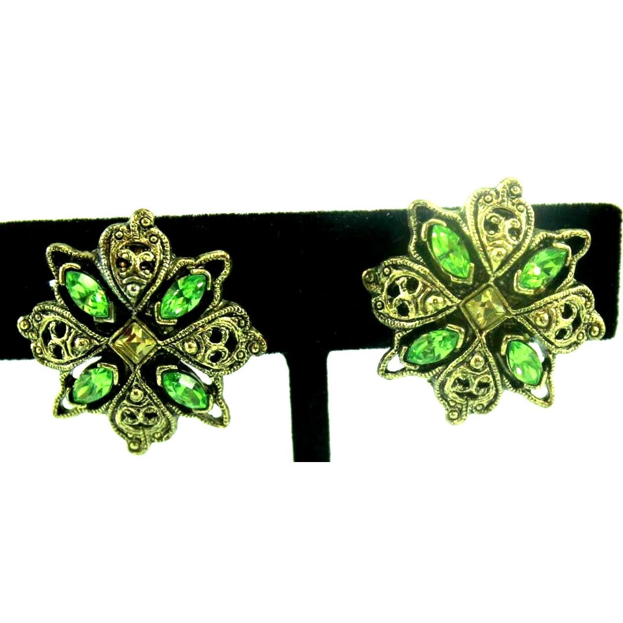 Other Vintage Light Green Rhinestone Earrings In Filigree Mounting Size ONE SIZE - 2 Thumbnail