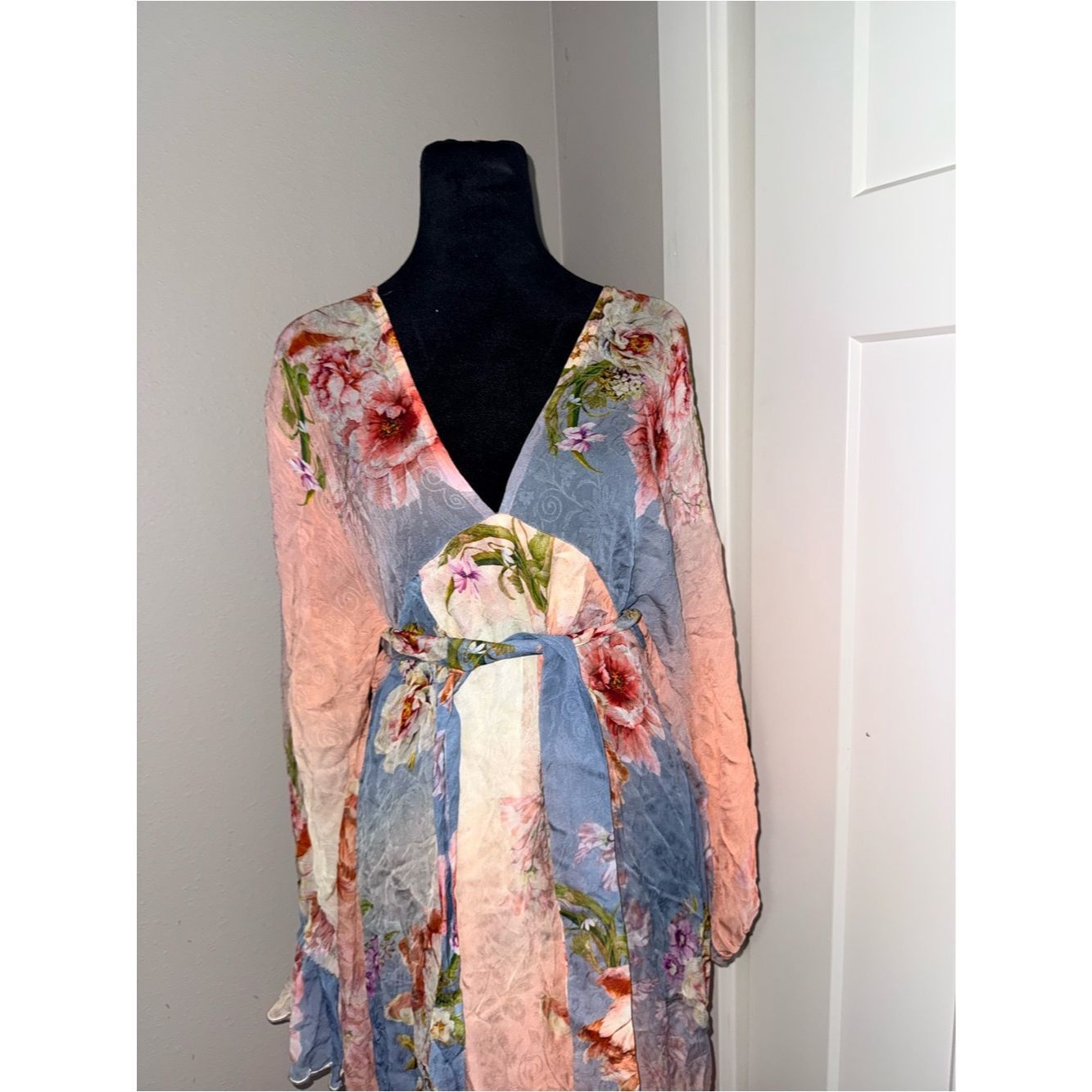 Hemant & Nandita Hemant and Nandita x REVOLVE Teien Caftan in Blue & Pink Fl Size M / US 6-8 / IT 42-44 - 4 Thumbnail