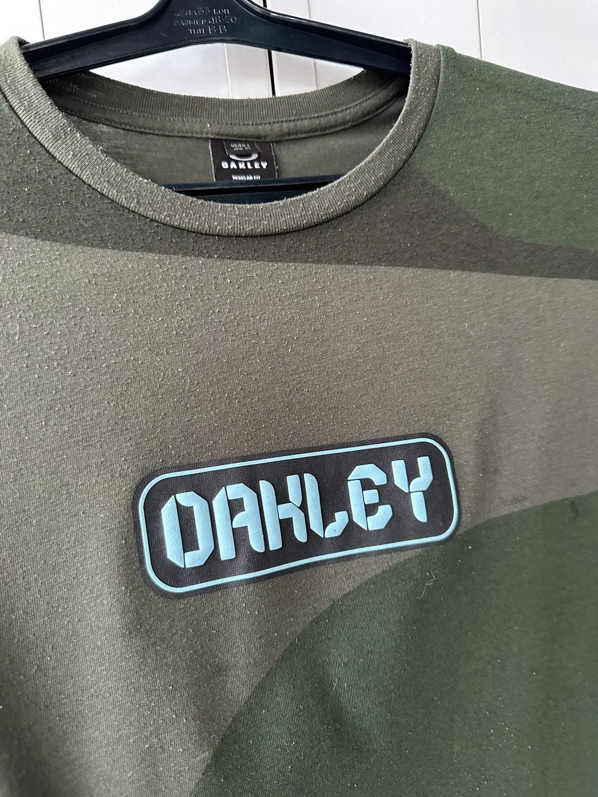 Oakley Vintage Oakley T-shirt Camo Style Size US XL / EU 56 / 4 - 6 Thumbnail